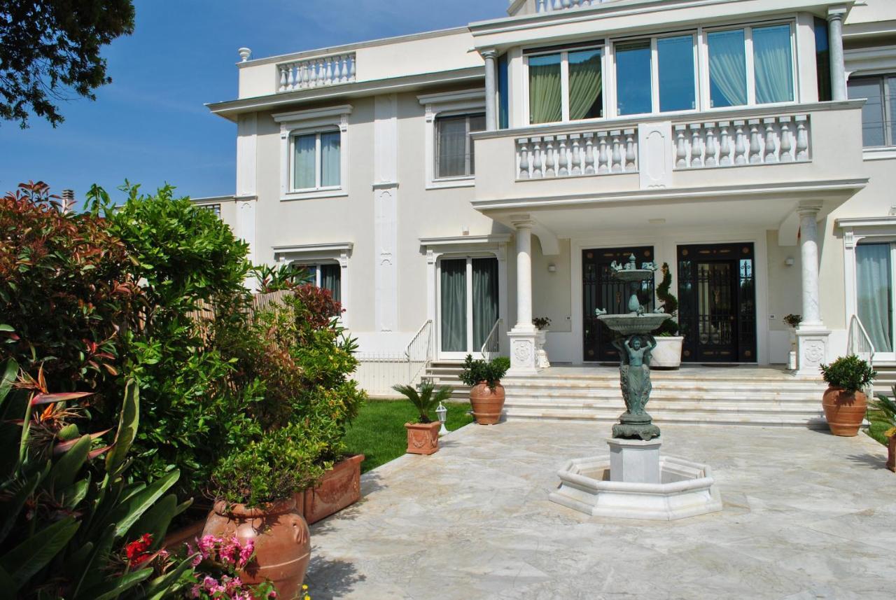 ליבורנו Villa Bianca A Few Steps By The Sea With Exclusive Garden & Jacuzzi מראה חיצוני תמונה