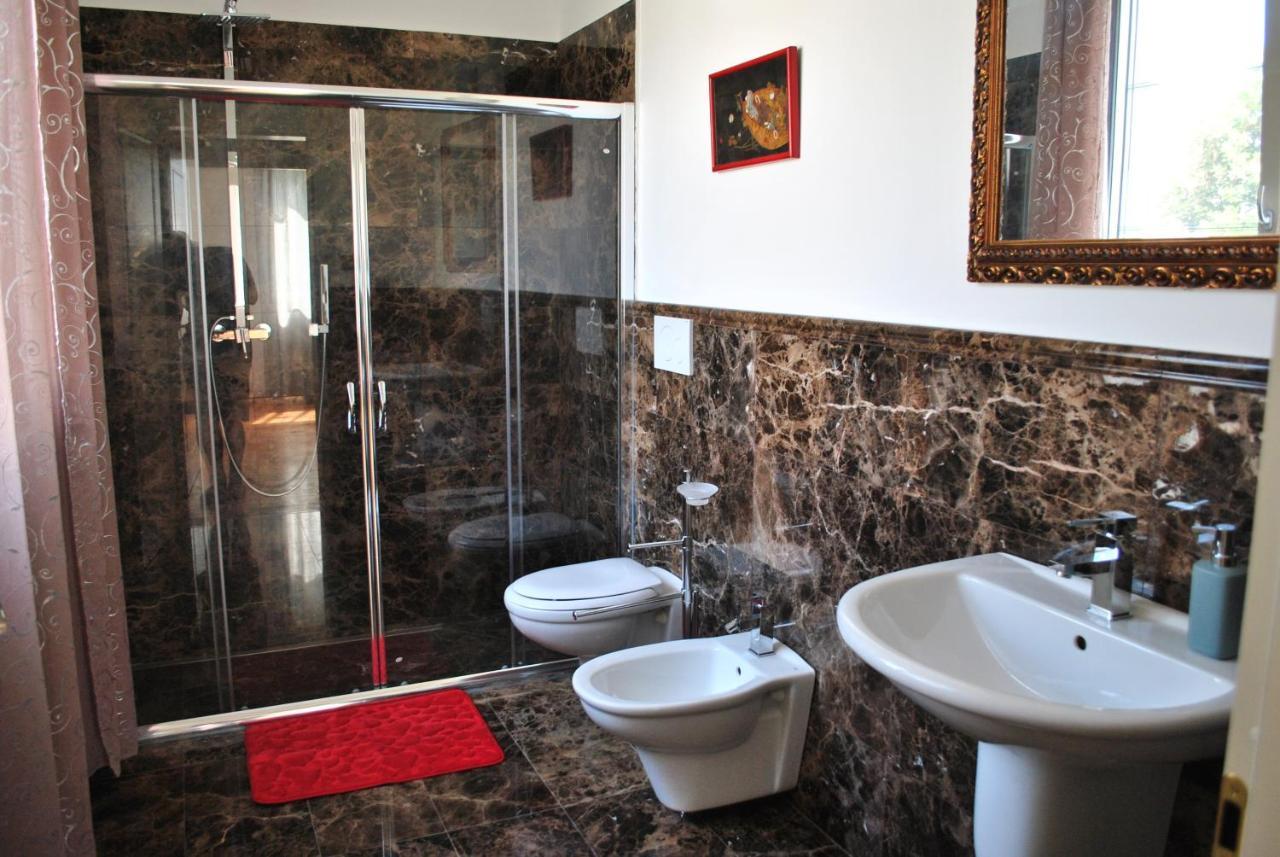 ליבורנו Villa Bianca A Few Steps By The Sea With Exclusive Garden & Jacuzzi מראה חיצוני תמונה