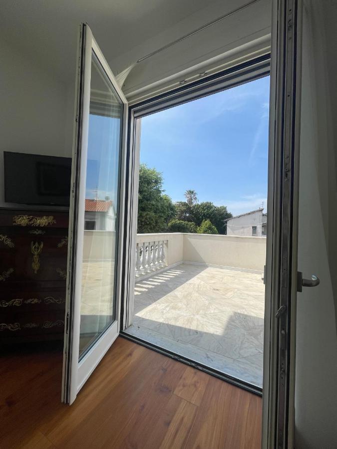 ליבורנו Villa Bianca A Few Steps By The Sea With Exclusive Garden & Jacuzzi מראה חיצוני תמונה
