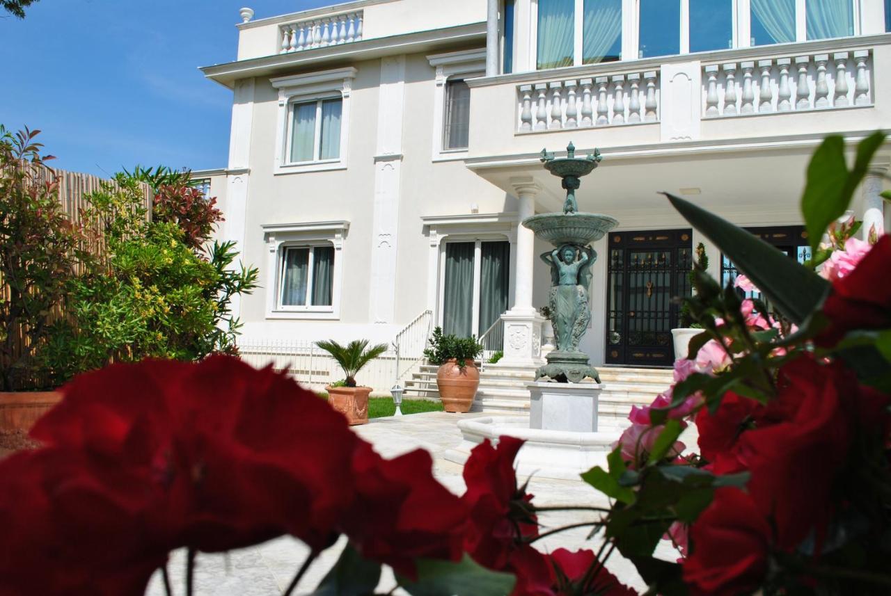 ליבורנו Villa Bianca A Few Steps By The Sea With Exclusive Garden & Jacuzzi מראה חיצוני תמונה