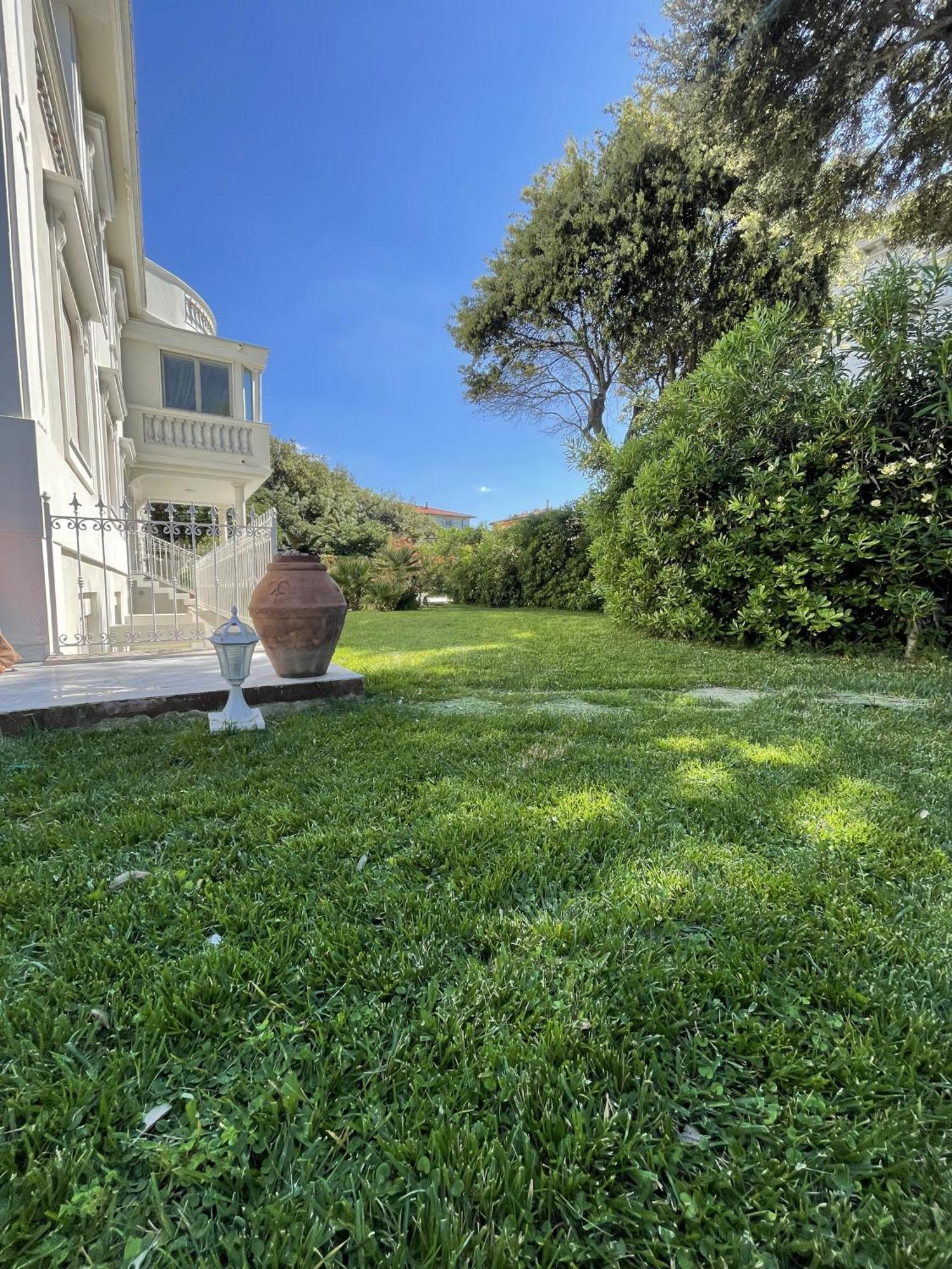 ליבורנו Villa Bianca A Few Steps By The Sea With Exclusive Garden & Jacuzzi מראה חיצוני תמונה